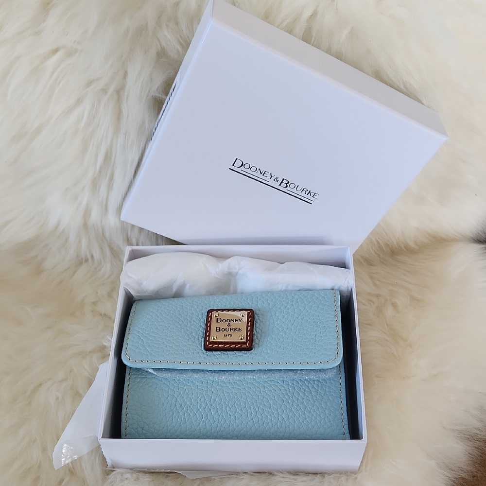 Beautiful NWT IOB Dooney & Bourke Pale Blue Leather Small Flap Wallet 🩵🎁